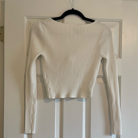Abercrombie Cropped Cream Long Sleeve Twist Waist Sweater - Picture 3 of 6